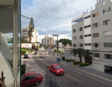 Apartamento com 138m² , sacada e garagem no bairro Itaguaçú.