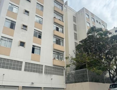 Apartamento de 3 dormitórios (suíte), 2 salas e garagem no Centro de Florianópolis.