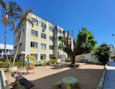Apartamento de 2 dormitórios com estacionamento rotativo no Estreito.