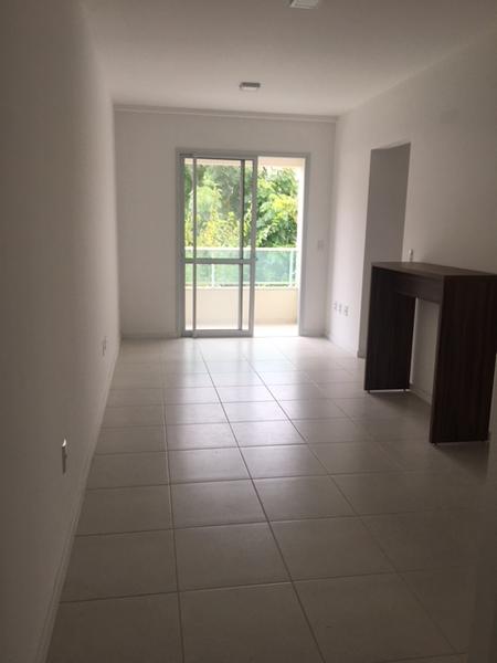 Apartamento de 2 dormitórios(Sendo 1 suíte)  sacada e garagem em Canasvieiras.