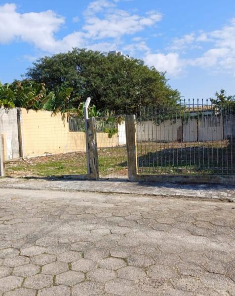 Terreno com 365,19 M²,  viabilidade residencial e comercial no Jardim Atlântico.