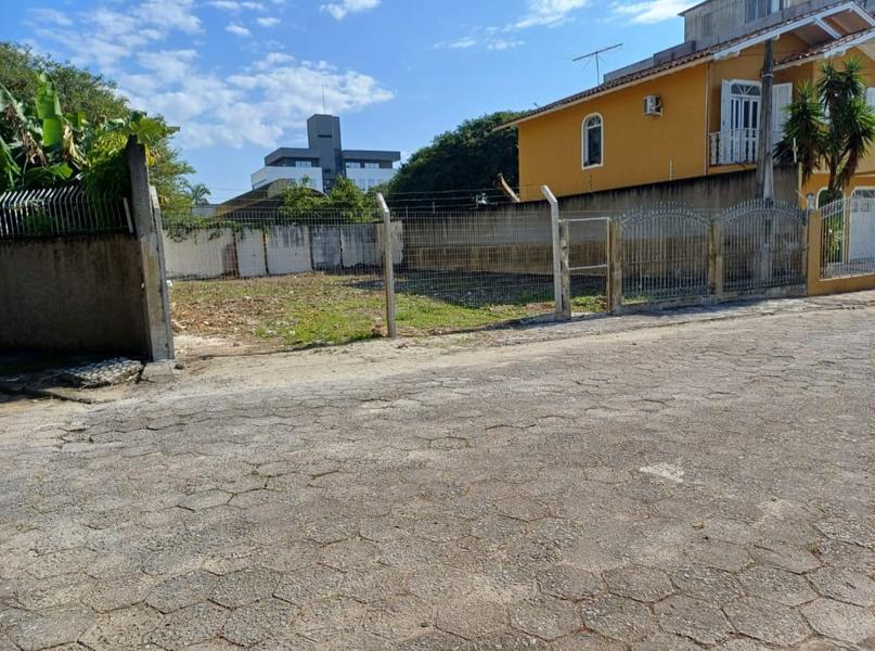 Terreno com 365,19 M²,  viabilidade residencial e comercial no Jardim Atlântico.