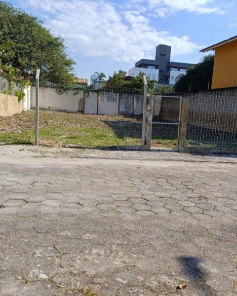 Terreno com 365,19 M²,  viabilidade residencial e comercial no Jardim Atlântico.