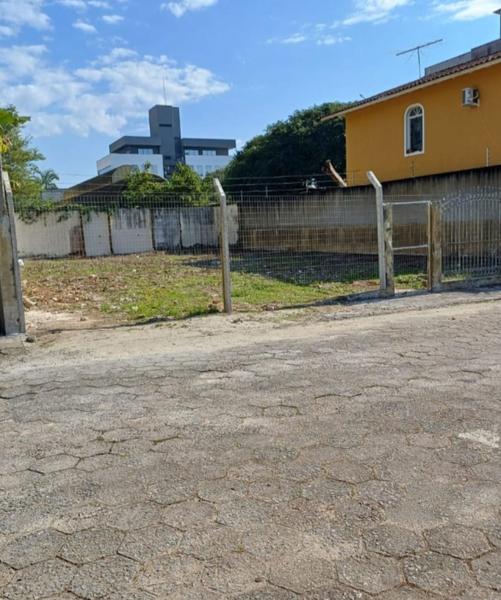 Terreno com 365,19 M²,  viabilidade residencial e comercial no Jardim Atlântico.