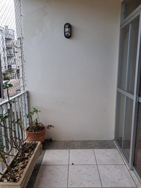 Apartamento com 3 dormitórios sendo 1 suíte, sacada e garagem  em Coqueiros.