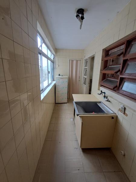 Apartamento com 3 dormitórios sendo 1 suíte, sacada e garagem  em Coqueiros.