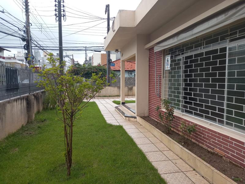 Casa com 4 dormitórios na melhor localização de Coqueiros.