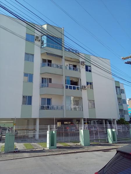 Apartamento de 3 dormitórios com sacada e garagem no Kobrasol.