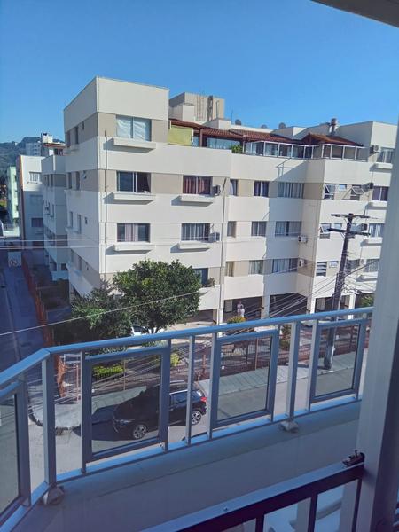 Apartamento de 3 dormitórios com sacada e garagem no Kobrasol.