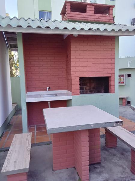 Apartamento de 3 dormitórios com sacada e garagem no Kobrasol.