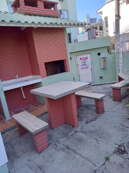 Apartamento de 3 dormitórios com sacada e garagem no Kobrasol.