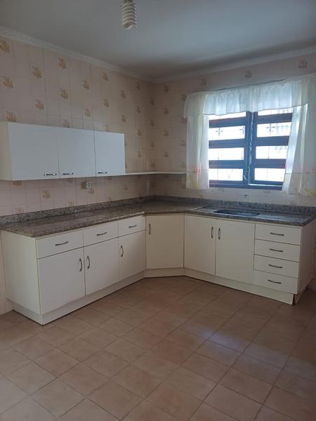 Casa com 3 dormitórios ( suíte), edícula e garagem no Abraão.