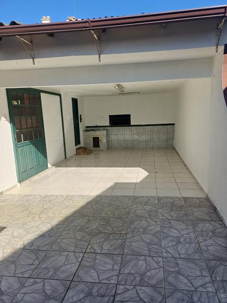 Casa com 3 dormitórios ( suíte), edícula e garagem no Abraão.