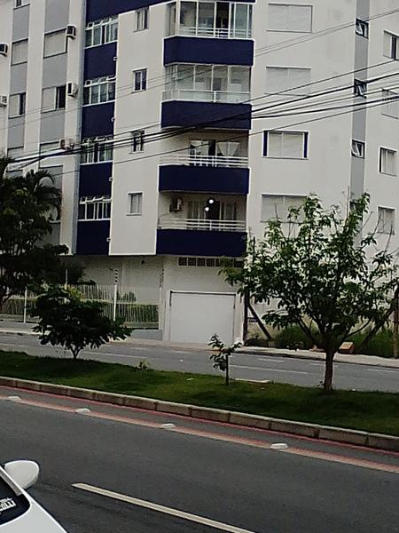 Apartamento de 3 dormitórios (suíte), dependência completa e 2 garagens em capoeiras.