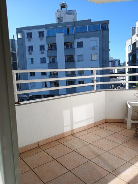 Apartamento de 3 dormitórios (suíte), dependência completa e 2 garagens em capoeiras.