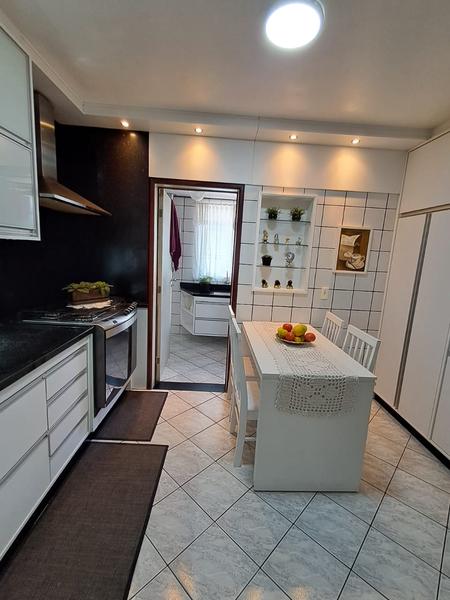 Apartamento de 4 dormitórios (suíte), sacada e garagem no Bom abrigo.