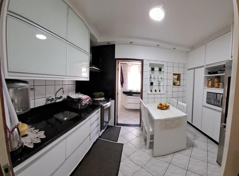 Apartamento de 4 dormitórios (suíte), sacada e garagem no Bom abrigo.