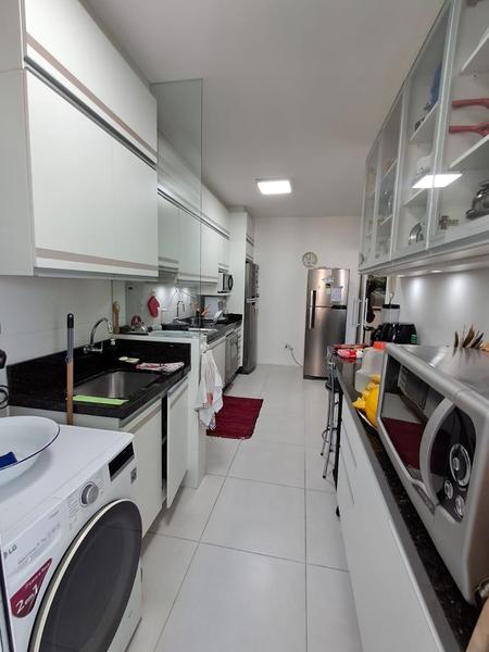 Apartamento com 3 suítes, lavabo e 2 garagens no Jardim Atlântico.