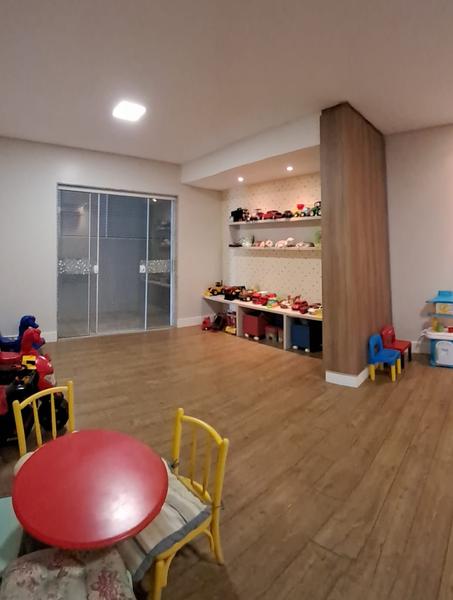 Apartamento com 3 suítes, lavabo e 2 garagens no Jardim Atlântico.