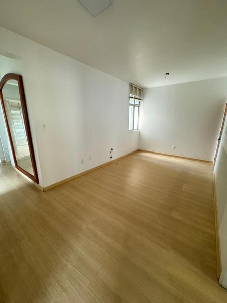 Apartamento de 3 dormitórios (suíte), 2 salas e garagem no Centro de Florianópolis.