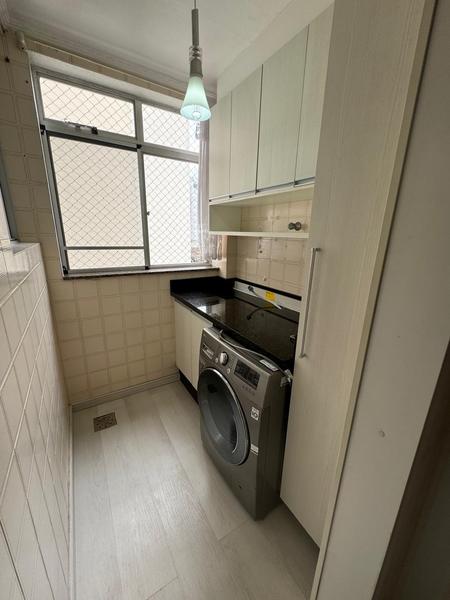 Apartamento de 3 dormitórios (suíte), 2 salas e garagem no Centro de Florianópolis.