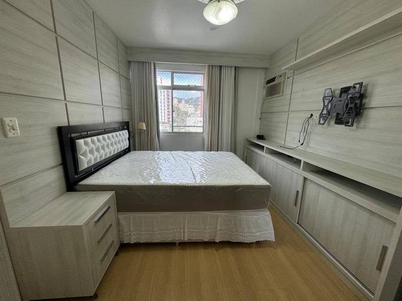 Apartamento de 3 dormitórios (suíte), 2 salas e garagem no Centro de Florianópolis.