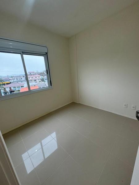 Apartamento de 3 dormitórios (suíte), sacada/churrasqueira e 2 garagens no Estreito.