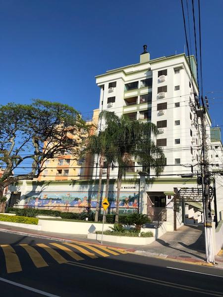 Apartamento  amplo com 3 quartos (suíte), Garagem e lazer completo em Coqueiros