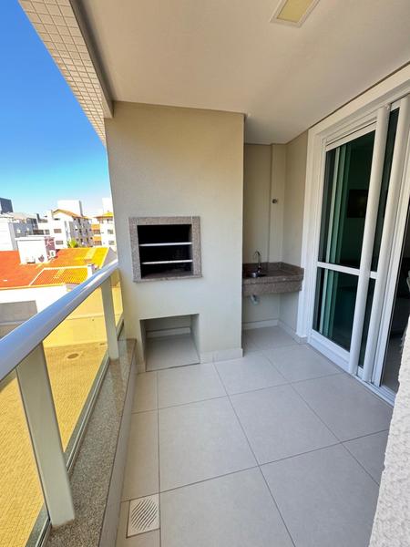 Apartamento de 2 dormitórios (suíte), garagem no bairro Ingleses.