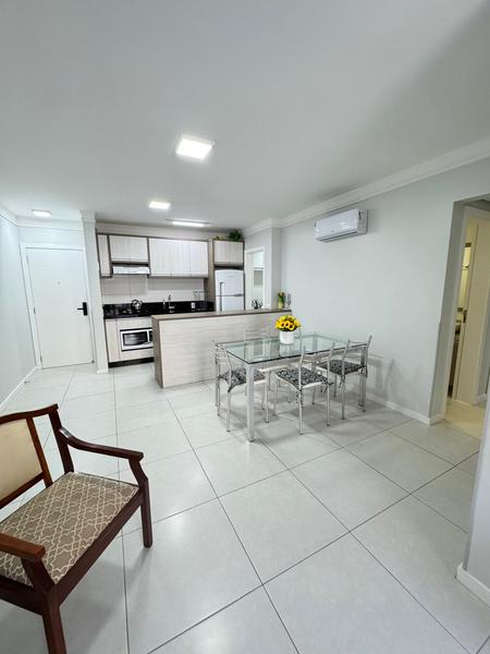 Apartamento de 2 dormitórios (suíte), garagem no bairro Ingleses.