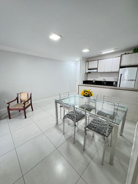 Apartamento de 2 dormitórios (suíte), garagem no bairro Ingleses.