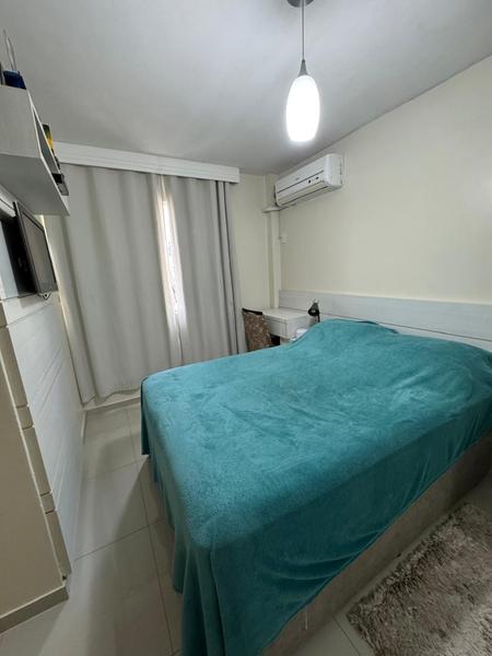 Apartamento de 2 dormitórios reformado, com estacionamento.
