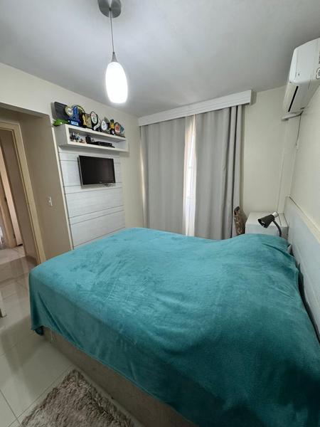 Apartamento de 2 dormitórios reformado, com estacionamento.