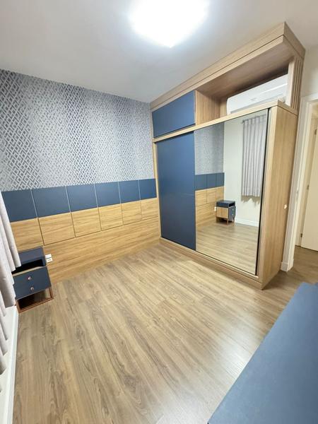 Apartamento com 2 dormitórios, suíte, closet e duas garagens no bairro Estreito.