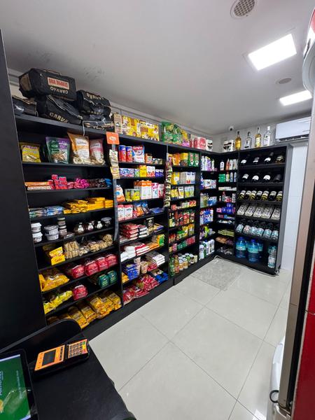 Apartamento com 2 dormitórios, suíte, closet e duas garagens no bairro Estreito.