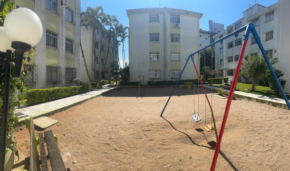 Apartamento de 2 dormitórios com estacionamento rotativo no Estreito.