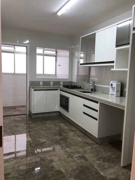 Apartamento com 3 dormitórios (suíte) e garagem no Itaguaçu.