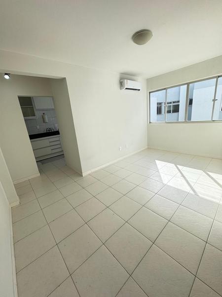 Apartamento com 2 dormitórios e garagem no Kobrasol.