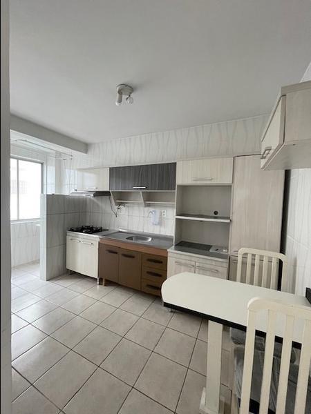 Apartamento de 2 dormitórios com sacada e garagem no Abraão.