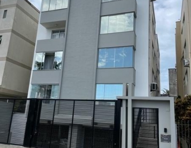 Apartamento com 1 dormitório e garagem no bairro Itaguaçu.