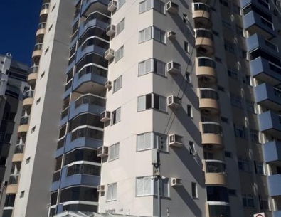 Apartamento de 3 dormitórios (suíte), 2 sacadas e garagem em Campinas, São José/SC