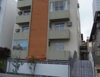 Apartamento de 1 dormitório semimobiliado sem garagem no Abraão.