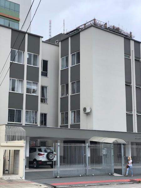 Apartamento de 1 dormitório com garagem no Kobrasol.
