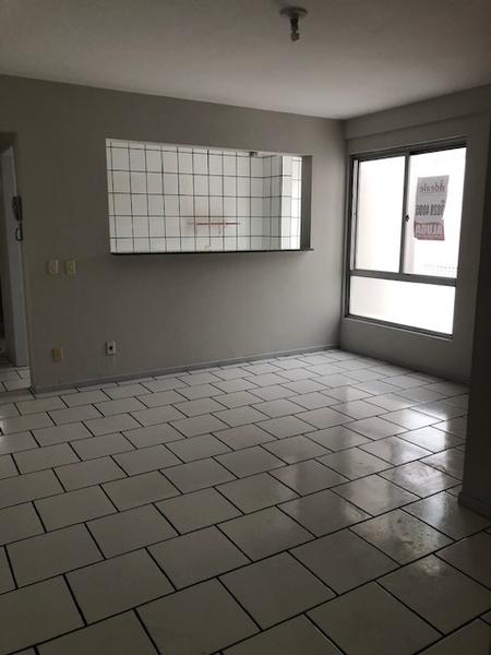 Apartamento de 1 dormitório com garagem no Kobrasol.