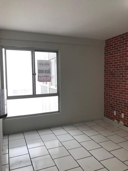 Apartamento de 1 dormitório com garagem no Kobrasol.