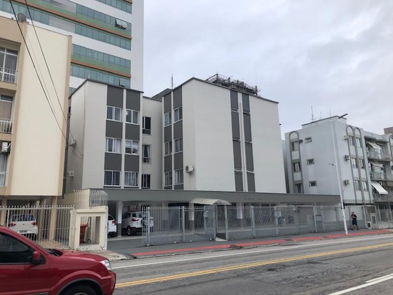 Apartamento de 1 dormitório com garagem no Kobrasol.