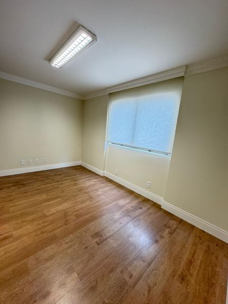 Sala comercial no Edifícil  Golden Tower no Centro de Florianópolis.