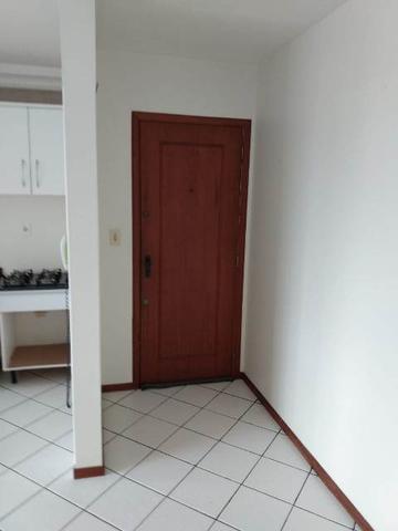 Apartamento de 2 dormitórios com garagem no Abraão