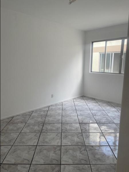 Apartamento com 1 dormitório e garagem no bairro Itaguaçu.