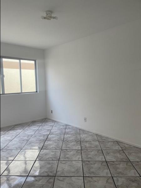 Apartamento com 1 dormitório e garagem no bairro Itaguaçu.